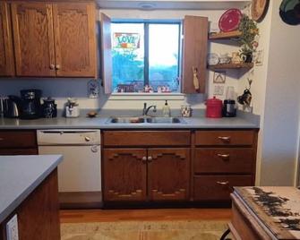 Cliff View Hacienda - Wild & Serene - Camp Verde - Kitchen