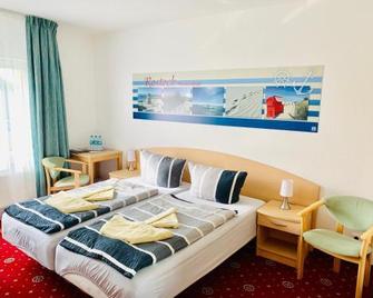 Hotel Pension Petridamm - Rostock - Yatak Odası