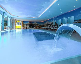 Via Salina - Hotel am See - Adults Only - Nesselwängle - Piscina