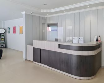 RedDoorz near Nagoya Citywalk Batam 4 - Batam - Rezeption