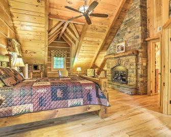 Lake Wallenpaupack Cabin with Shared Pool! - Lake Ariel - Habitación