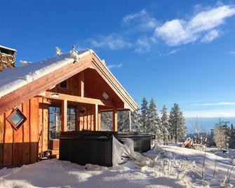 5 bedroom nice home in Noresund - Noresund - Edificio