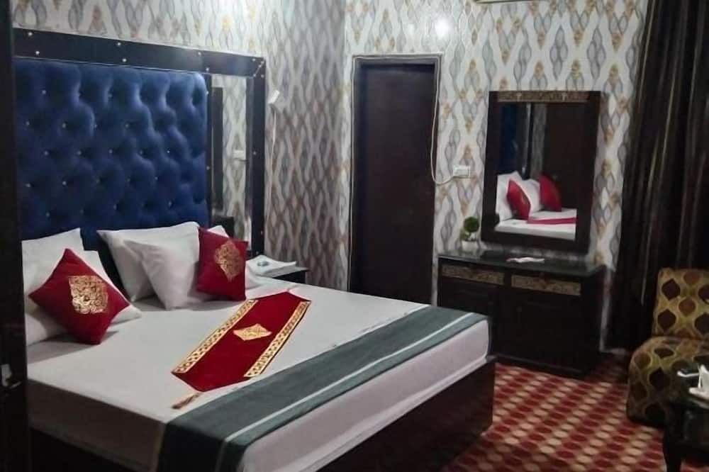 Royal Palace Hotel thumbnail 2
