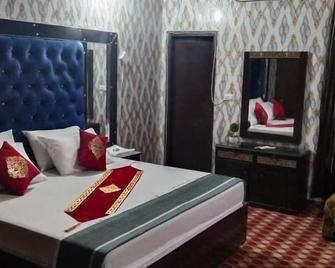 Royal Palace Hotel - Lahore - Bedroom