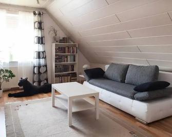 5 minutes from the fair - Laatzen - Huiskamer