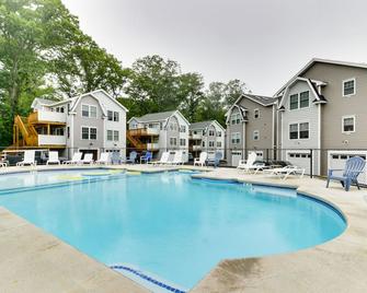 Charming condo with outdoor pool, private washer/dryer, partial estuary view - Wells - Pool
