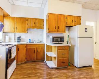 Mathilda Street Trio - The Lodge with King Bed - Pittsburgh - Cocina