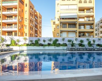 Best Western Plus Larco Hotel - Lárnaca - Piscina