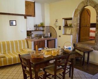 Classic Apartment (3 people) - Residenza La Torre - Santo Stefano di Sessanio - Dining room