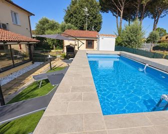 Vivienne's guest house - Fiano Romano - Piscina