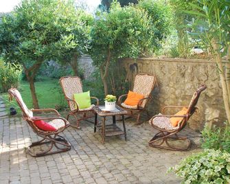 هوتل ريستورانتي بيكولو تشيانتي - سينا - شرفة مرصوفة