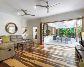 Footsteps to Four Mile - Port Douglas - Port Douglas - Living room