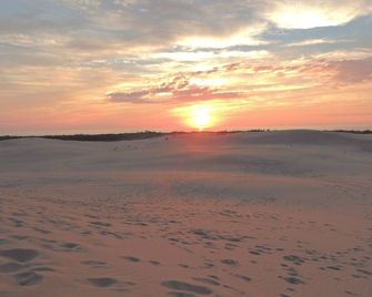 RELAX here, deck, AC, assoc. pool & playground, walk to town, on channel, pet OK - Mears - Beach