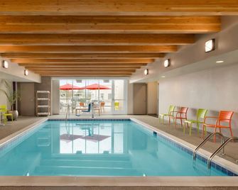 Home2 Suites by Hilton Cleveland Beachwood - Beachwood - Svømmebasseng