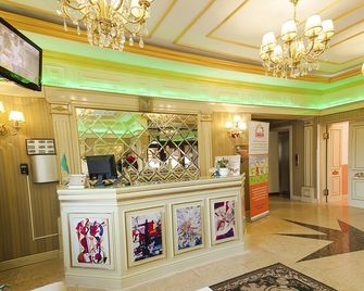 Hotel San Marino - אסטנה - דלפק קבלה