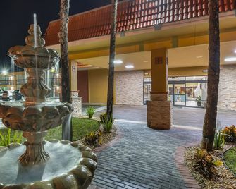 Quality Inn and Suites Palatka Riverfront - Palatka - Vista del exterior