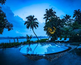 Vedic Village Retreat Kodungallur - Kochi - Pool