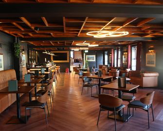 Ramada by Wyndham Cheltenham - Cheltenham - Bar