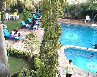 Hotel Casa Cornelia - Cotonou - Piscina