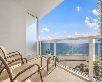 Beach Resort Suite with Ocean view! - Sunny Isles Beach - Balcony