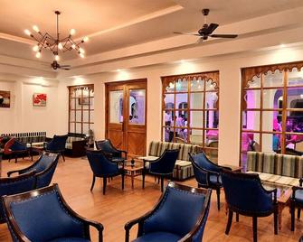 Udai Vilas Palace - Bharatpur - Area lounge