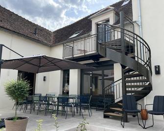 Domaine Gueguen - Apartment with 2 rooms - Chablis - Patio