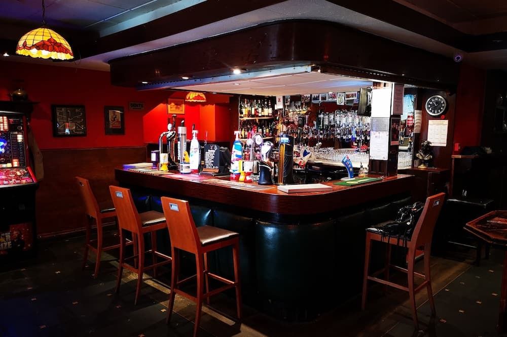 Claredon Hotel - אובן - בר