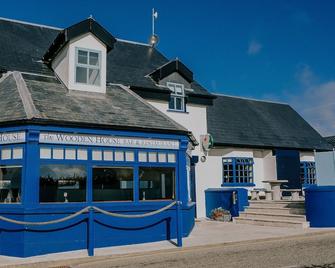 The Wooden House Hotel - Kilmore Quay - Building