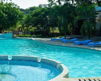 Maweni Beach Cottages - Tiwi - Zwembad