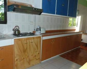 Kaiheke cabin 4 bedrooms 3 bathrooms 11 persons - Île de Pâques - Cuisine