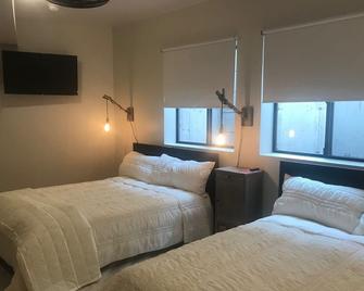 New 2018 Next to Virgin River and town shuttle stop 2 miles ZNP main entrance - Springdale - Habitación