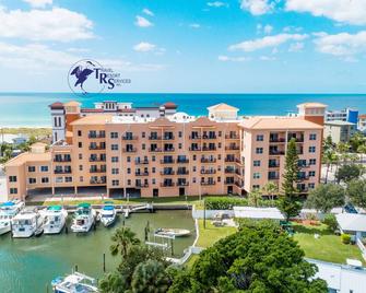 Madeira Bay Resort 402 Beach Access - Madeira Beach - Building