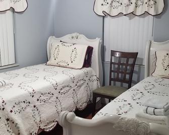 Cheerful 3 BR 15 minutes from the beach. - North Lauderdale - Bedroom
