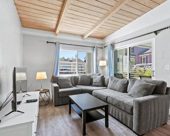 Heart of Capitola Vacation Rental - Capitola - Living room