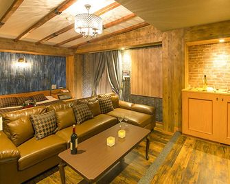 Hotel Qt Senboku - Adult Only Love Hotel - - Sakai - Wohnzimmer