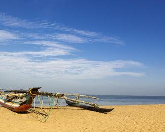 Hostel City Hub Colombo Airport - Seeduwa - Beach