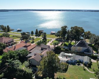 Lakeside Hideaway! 1 mile from Historic Downtown Mount Dora - (3 night maximum) - Mount Dora - Buiten zicht