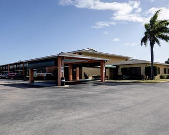 Americas Best Value Inn Florida Turnpike & I-95 - Fort Pierce - Building