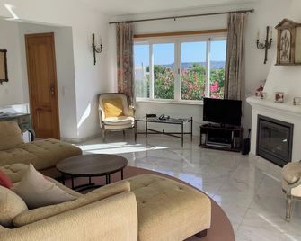 Lovely Traditional Villa With Private Pool, Garden and Magnificent Sea Views - Praia da Luz - Living room