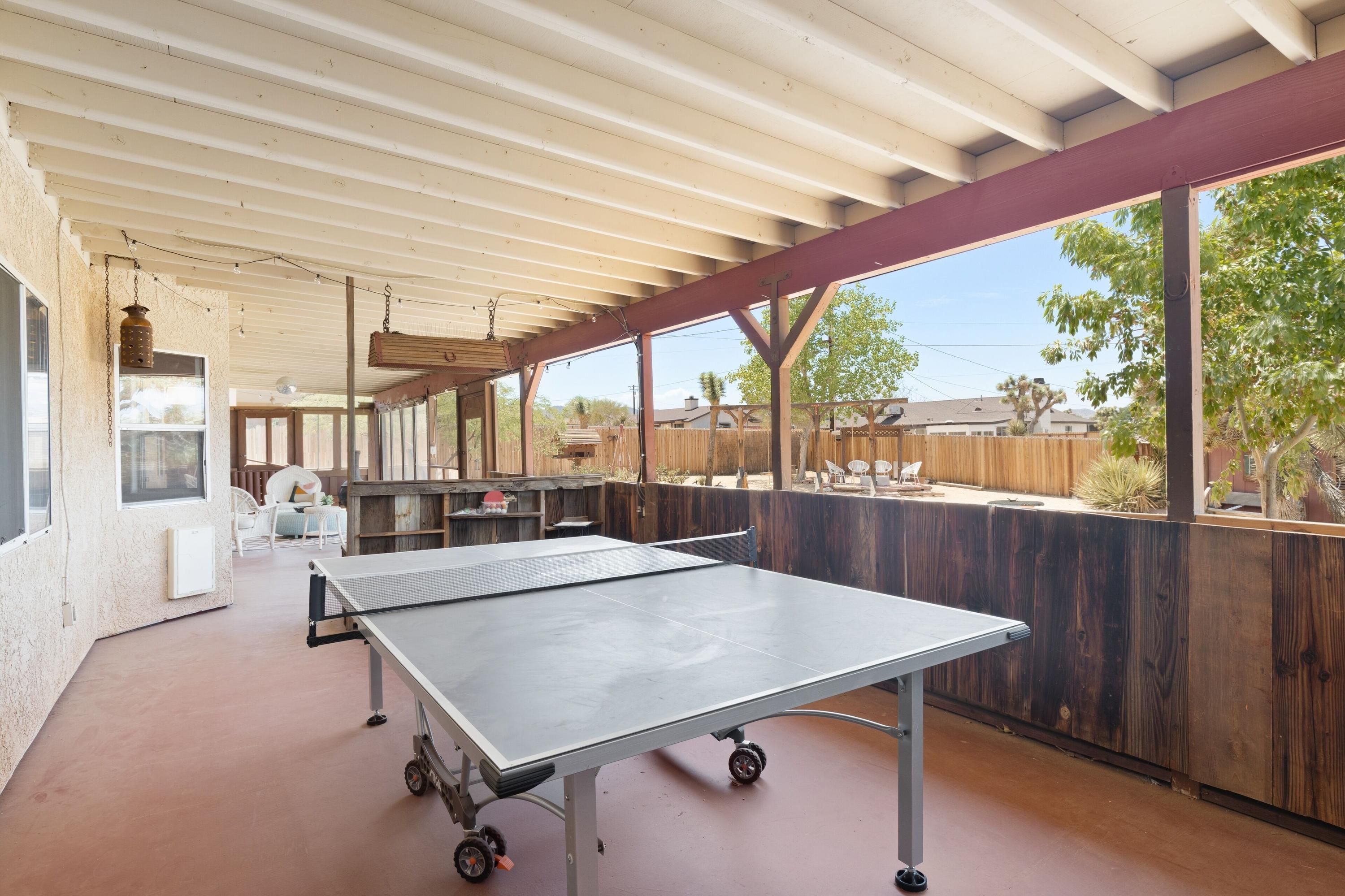 Euphorbia House - Fire Pit, Ping Pong, Tether Ball & Dark Skies 3 Bedroom Home by RedAwning - Yucca Valley