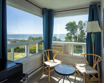 Hotel La Roche Pleureuse - L'Isle-aux-Coudres - Balkon