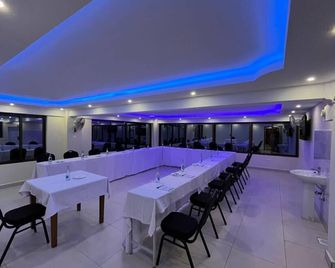 The Avid Hotel - Voi - Sala de reuniones