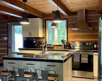 Canada House Retreat - Beautiful Lakefront Oasis - Maniwaki - Cocina