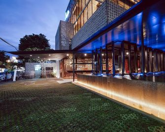 J Hotel Kuta - Kuta - Patio