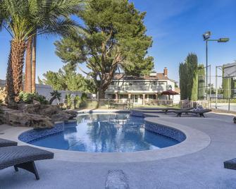 Large, Luxurious 5 Bed, 4 Bath Resort Villa, 3/4 Acre Tennis/Basketball Courts - Las Vegas - Piscine