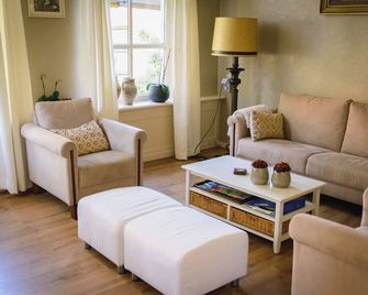 Group accommodation up to 20 people - Ee - Sala de estar