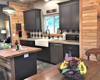 Hawks Ridge Cabin - St James - Kitchen