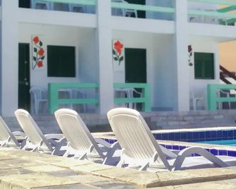 Pousada Hostel de Porto - פורטו דה גליניאש - פטיו