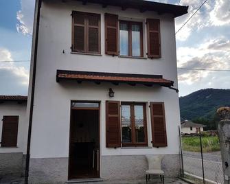 Borghetto rental near blue bubbles and at the outlet - Borghetto di Borbera - Building