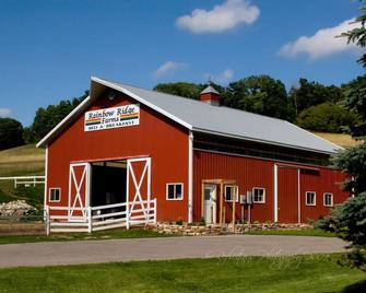 Rainbow Ridge Farms ~ Farmstay Bed and Breakfast La Crosse/Onalaska - Onalaska - Edificio